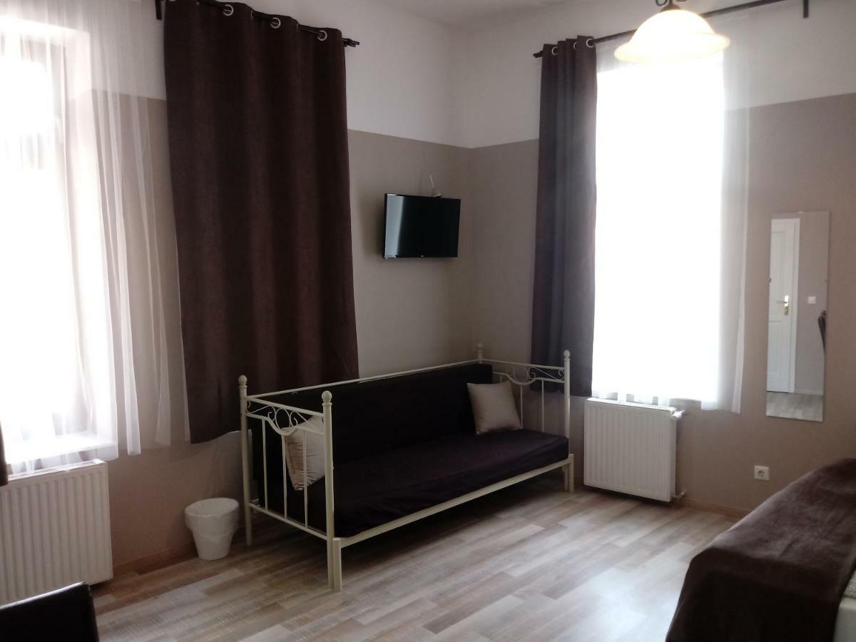 Bed and Breakfast Promenade Panzio Miskolc Exterior foto