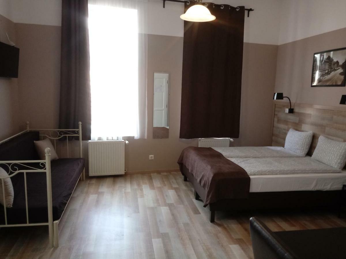 Bed and Breakfast Promenade Panzio Miskolc Exterior foto