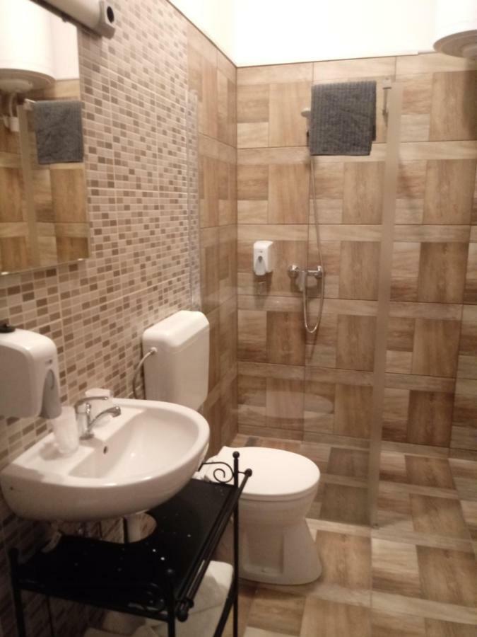 Bed and Breakfast Promenade Panzio Miskolc Exterior foto