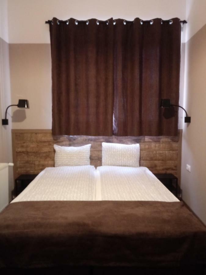 Bed and Breakfast Promenade Panzio Miskolc Exterior foto