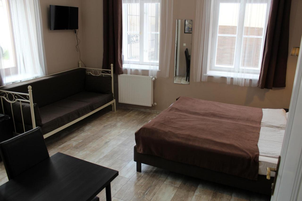 Bed and Breakfast Promenade Panzio Miskolc Exterior foto
